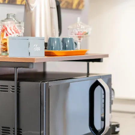 Just Here - Nina Apartman *